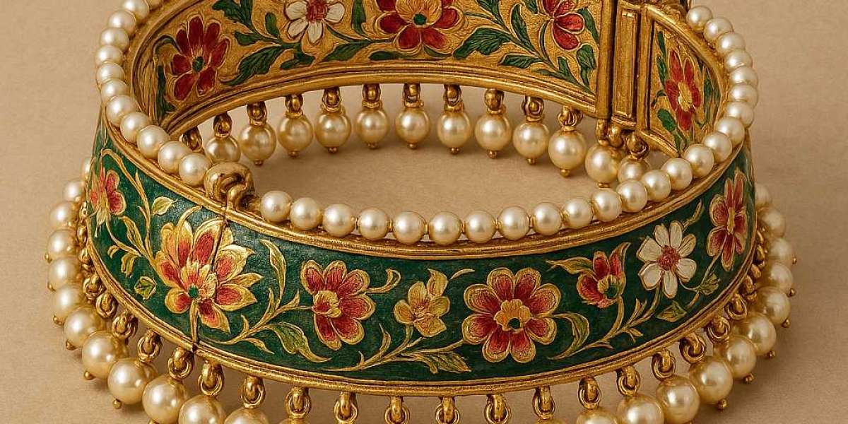 Silver Payal – A Timeless Blend of Tradition and Elegance