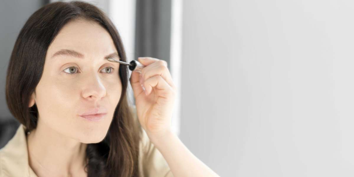 How to use Careprost for longer eyelashes